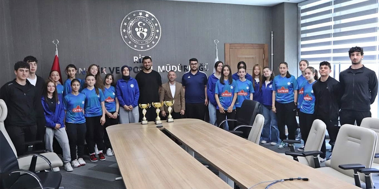 Rize'nin Başarılı Basketbolcuları İl Müdürü Öztürk'ü Ziyaret Etti