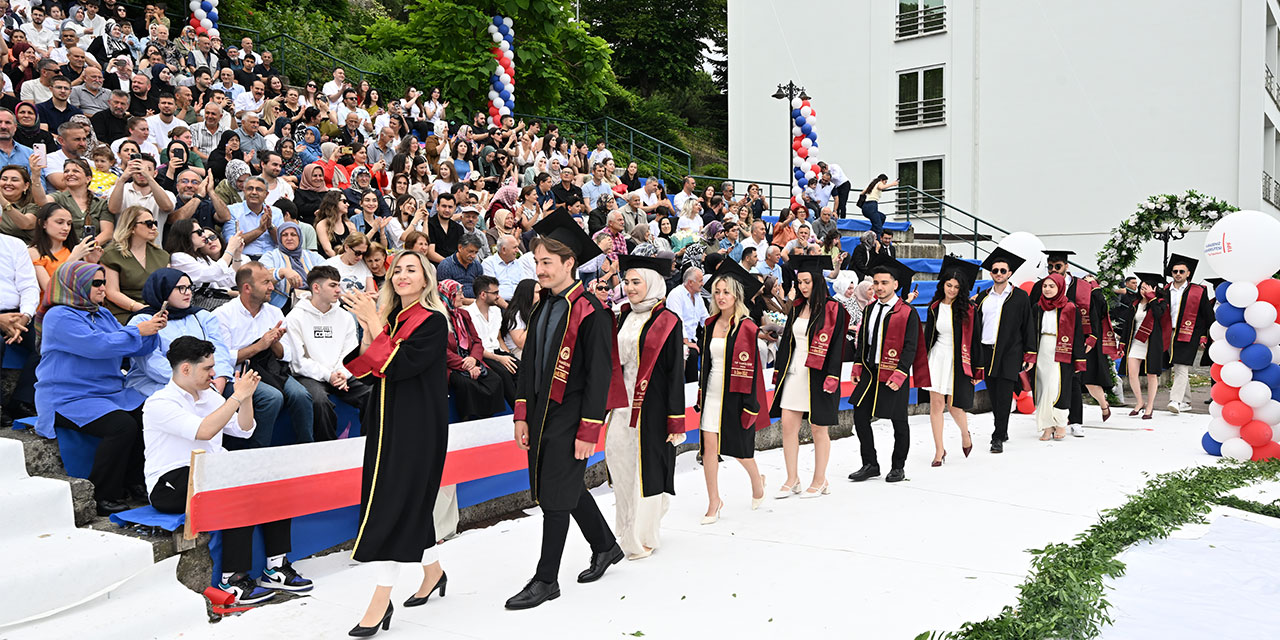 KTÜ Tıp Fakültesi’nde Mezuniyet Coşkusu