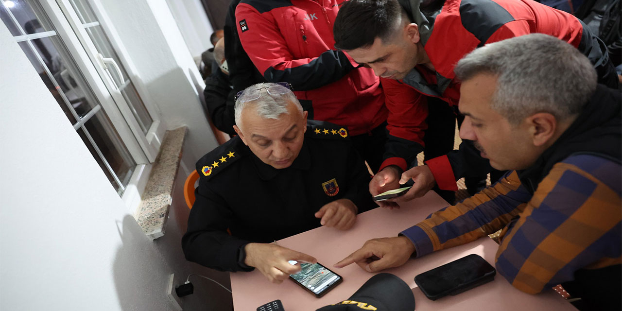 Rize Valisi Baydaş, Kayıp Uçak Arama Çalışmalarını Yerinde Koordine Ediyor