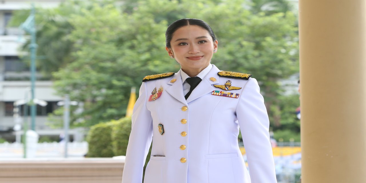 Tayland’da görevden uzaklaştırılan başbakan, kültür bakanı oldu