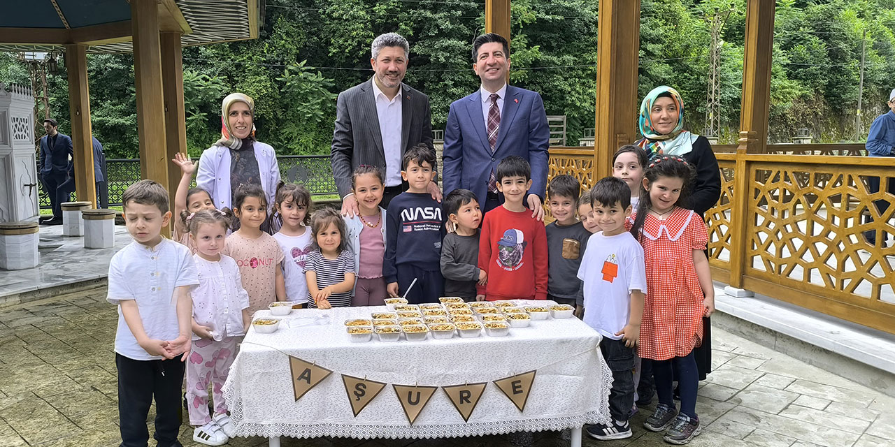 Rize'de vatandaşlara aşure dağıtıldı