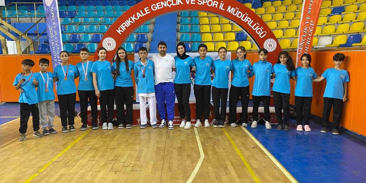 Kayserili Karatecilerden 10 Madalya