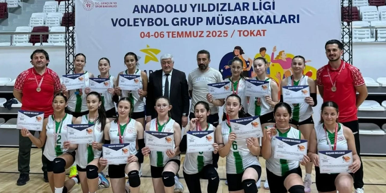 Rize Voleybol Takımı ANALİG'de Namağlup Şampiyon!