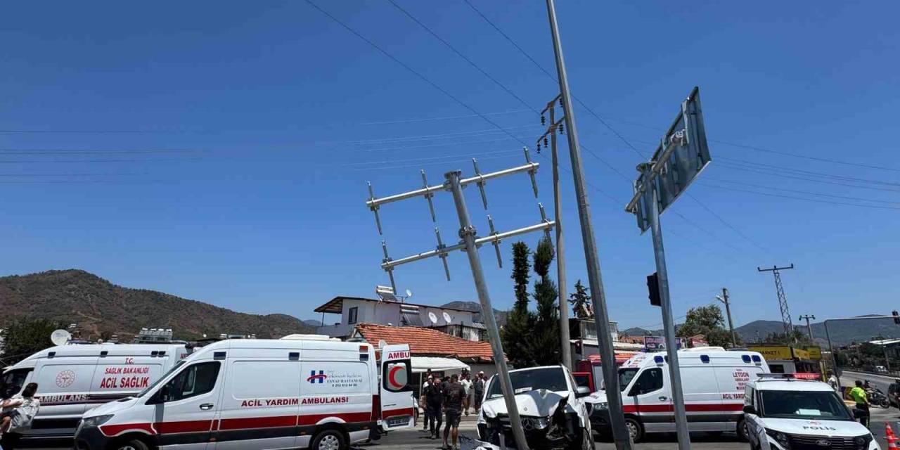 Fethiye’de Trafik Kazasında 11 Kişi Yaralandı