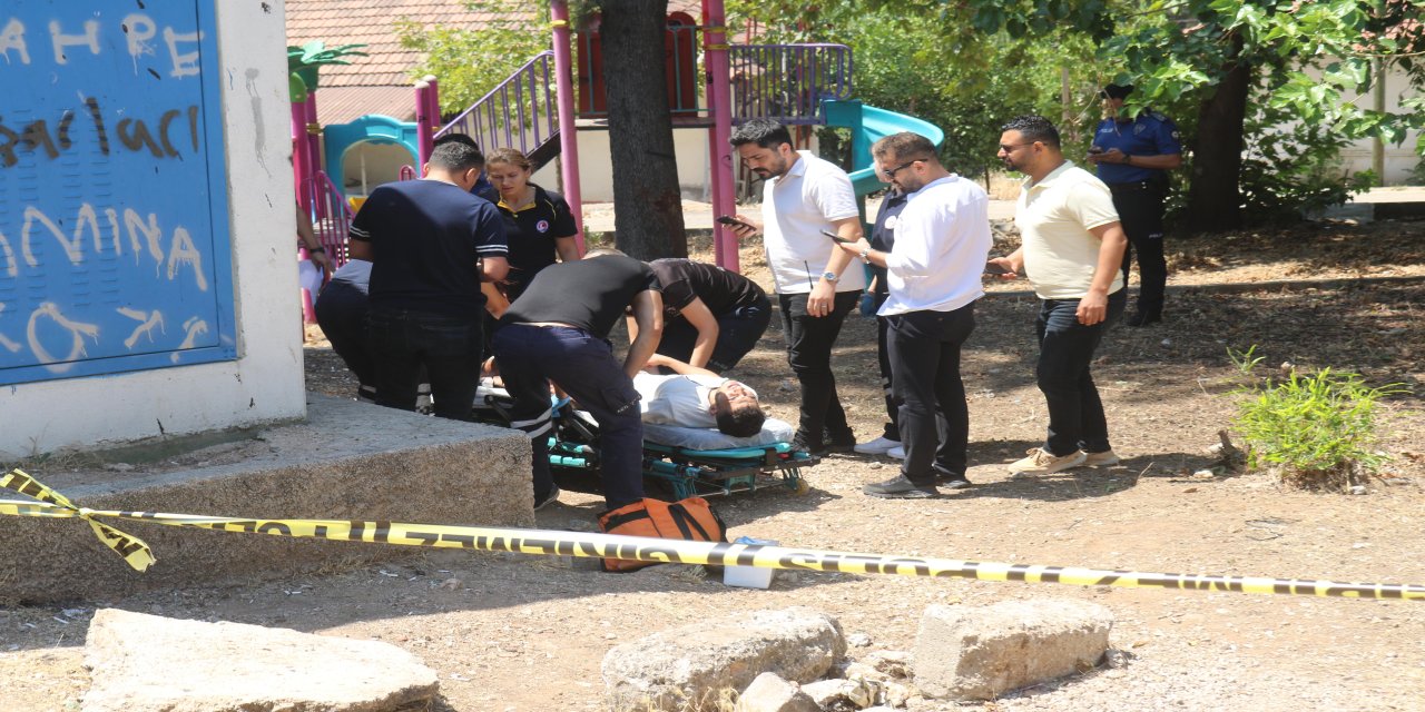 Çocuk parkında 5 bin lira alacağı olduğu kişiyi bacağından vurdu