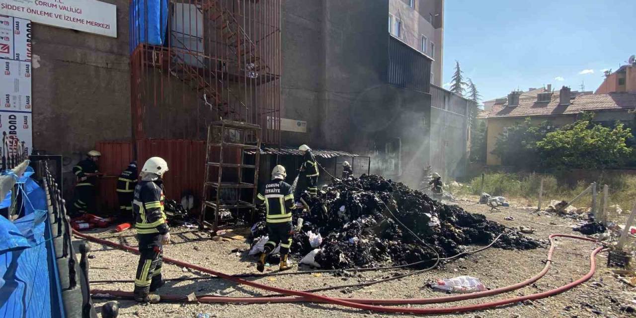 Atık Tekstil Malzemeleri Alev Alev Yandı