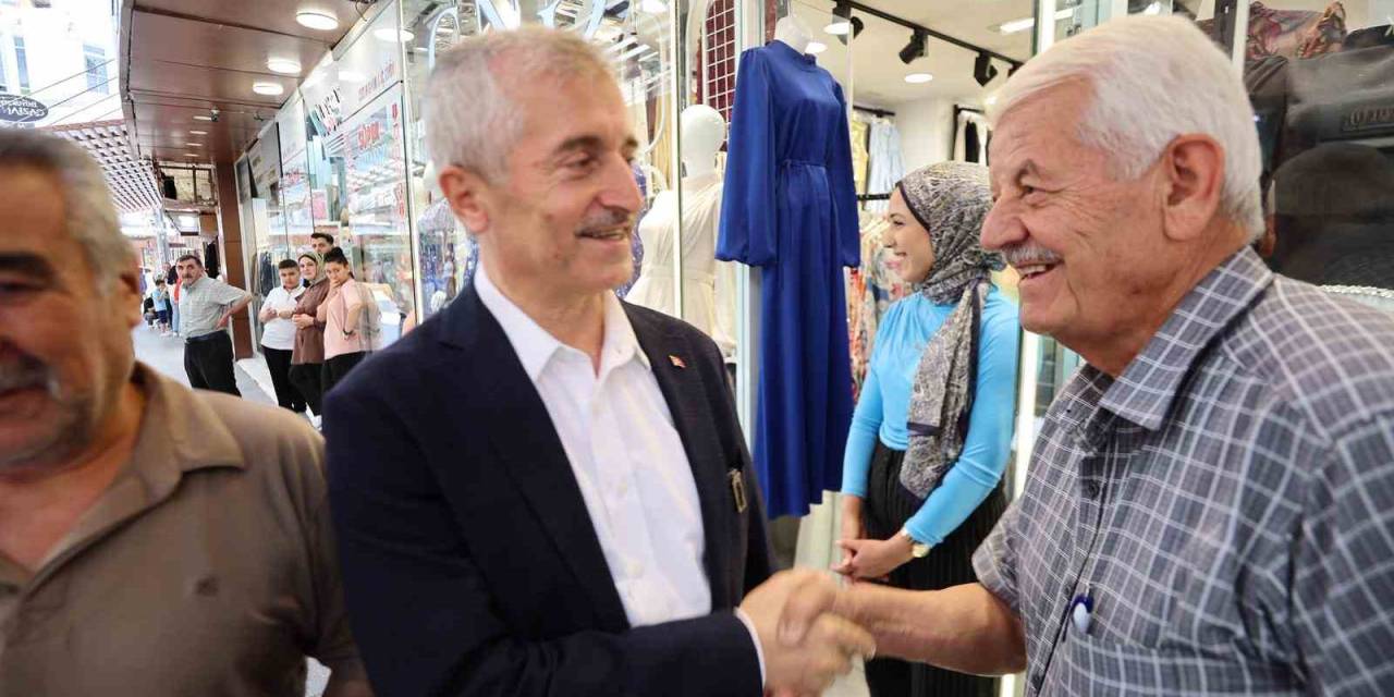 Başkan Tahmazoğlu Vatandaş Ve Esnaf İle İç İçe