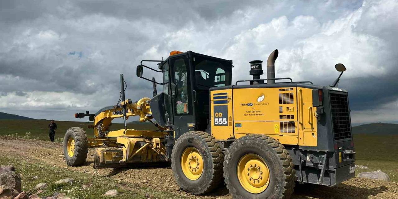 Kars’ta Köy Yollarının Yapımı Devam Ediyor