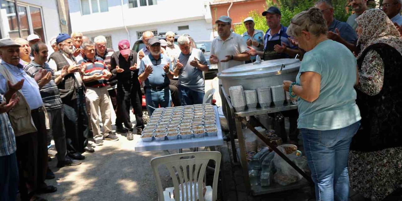 10 Yıldır Devam Eden Aşure İkramı Bu Yıl Da Sürdü