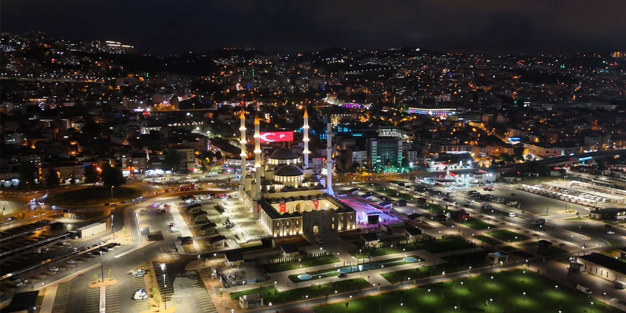 Doğu Karadeniz'in en büyük camisi Trabzon'da ibadete açıldı