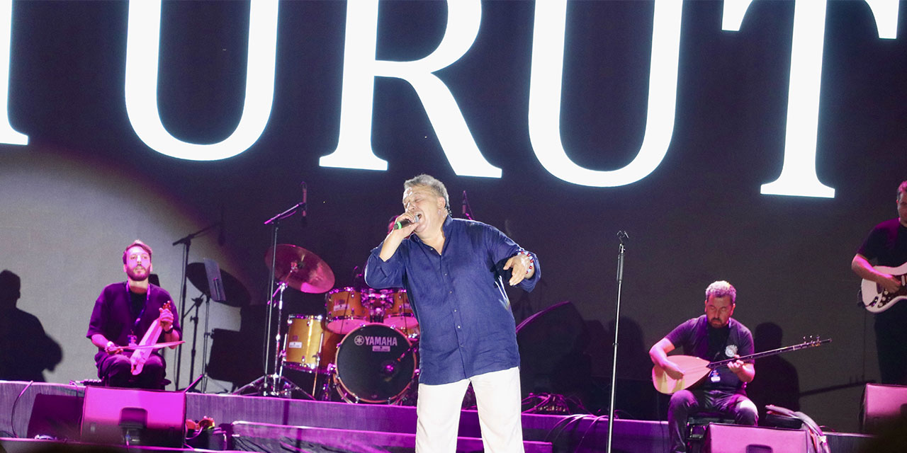 "Trabzon Kültür Yolu Festivali", İsmail Türüt konseriyle devam etti