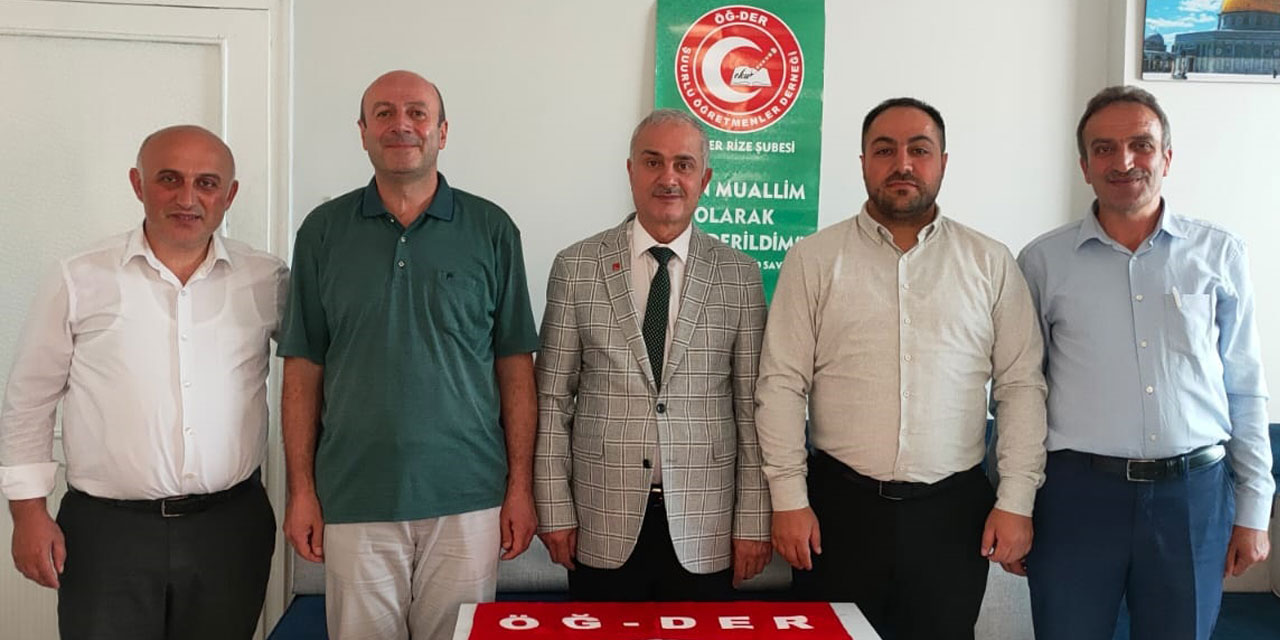 Rize ÖĞ-DER Şubesinde Bayrak Değişimi