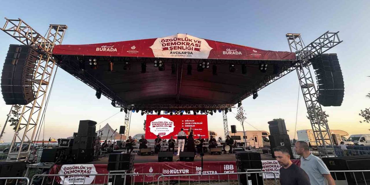 İbb’nin Düzenlediği Özgürlük Ve Demokrasi Şenliği İlgi Görmedi