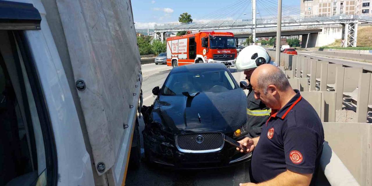 Samsun’da Kamyon İle Otomobil Çarpıştı