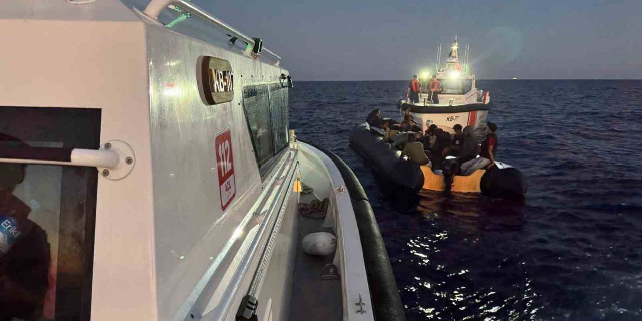 İzmir Açıklarında 89 Göçmen Yakalandı