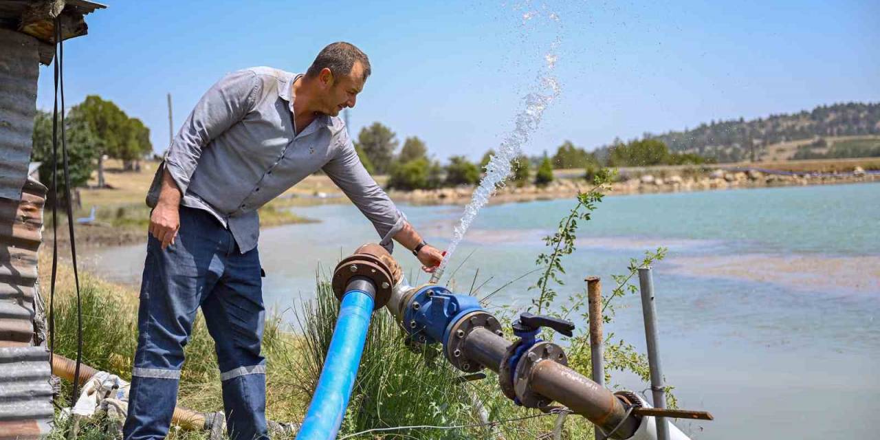 Mersin Büyükşehir Belediyesinden Çiftçiye Sulama Borusu Desteği