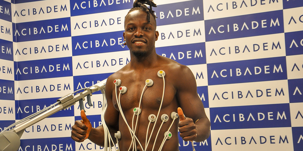 Ali Sowe Yeniden Çaykur Rizespor'da! Golcü Oyuncu 3 Yıllık İmzayı Attı