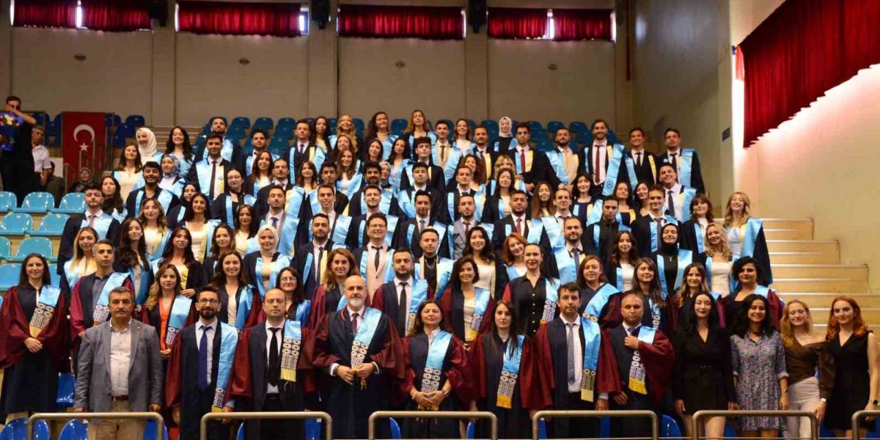Esogü Diş Hekimliği Fakültesi 2025 Mezunlarını Verdi