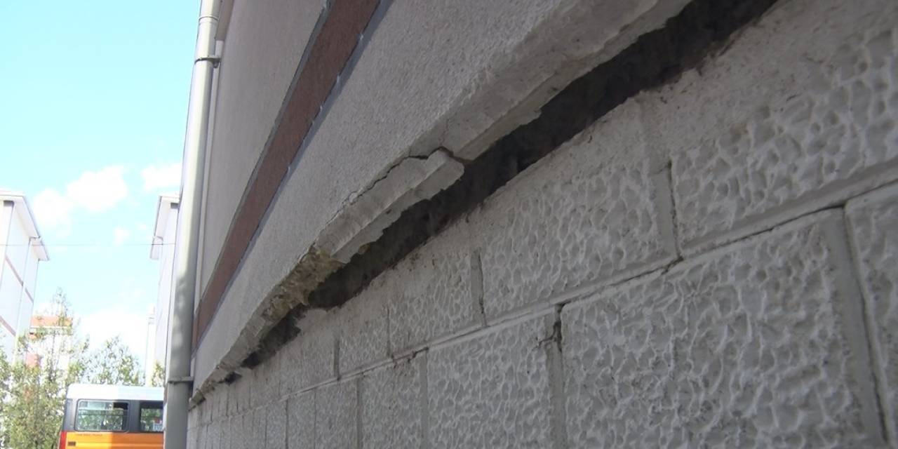 Zemin Kayıyor, Duvarlar Çatlıyor: Ankara’da Duvarları Çatlayan Binada Önlem Alınması Talebi