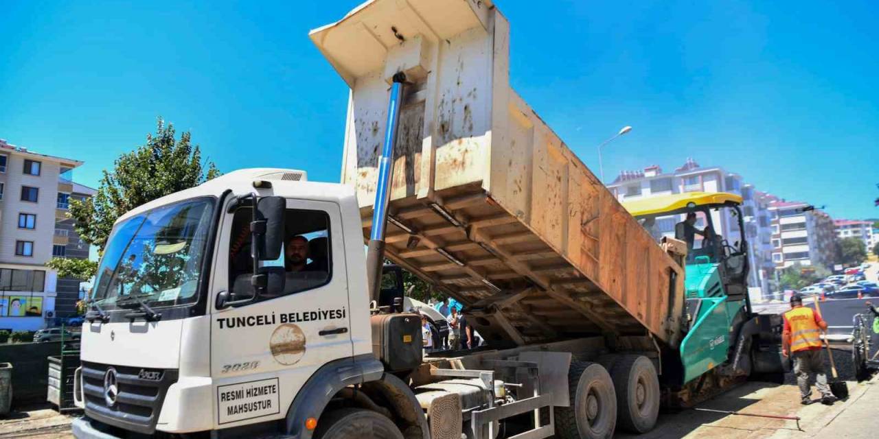 Tunceli Merkezde Sıcak Asfalt Serimi Yapıldı