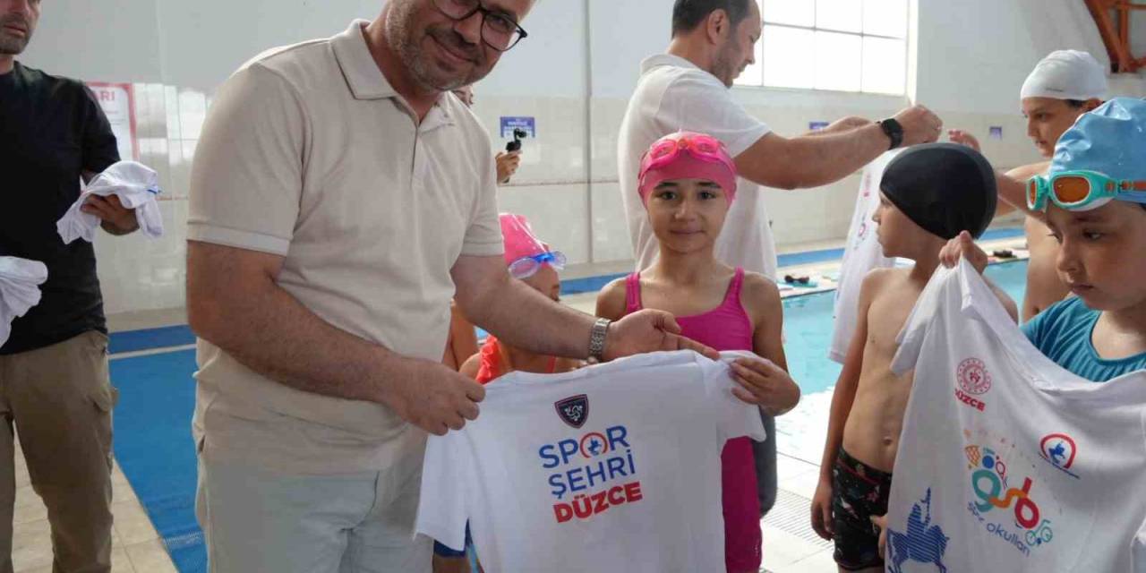 Yaz Spor Okulları Sporcularına Hediye