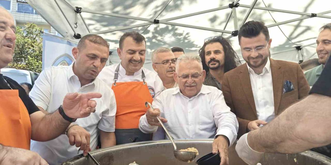 Lokantacılar Odası’ndan 10 Bin Kişiye Aşure