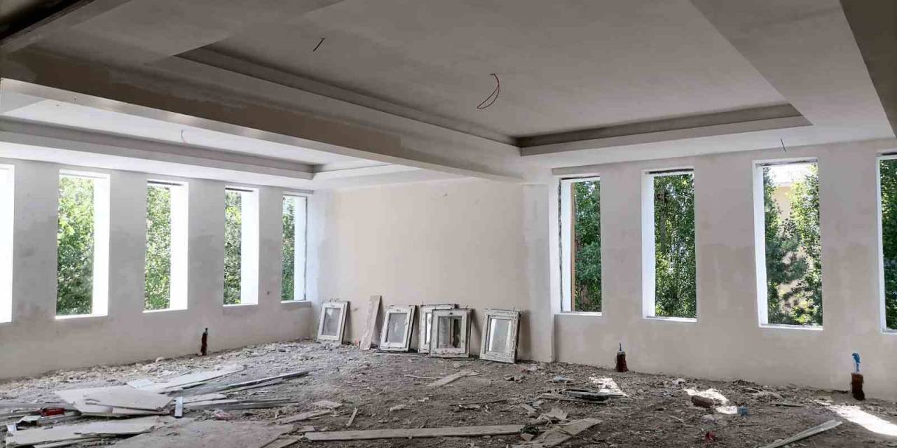 Kars İl Halk Kütüphanesi’nde Tadilat Ve Restorasyon Tamamlanıyor