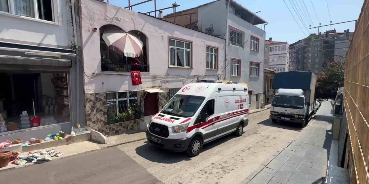 Stajyer Öğrenci Çatıyı Onarırken 3 Metre Yükseklikten Düştü