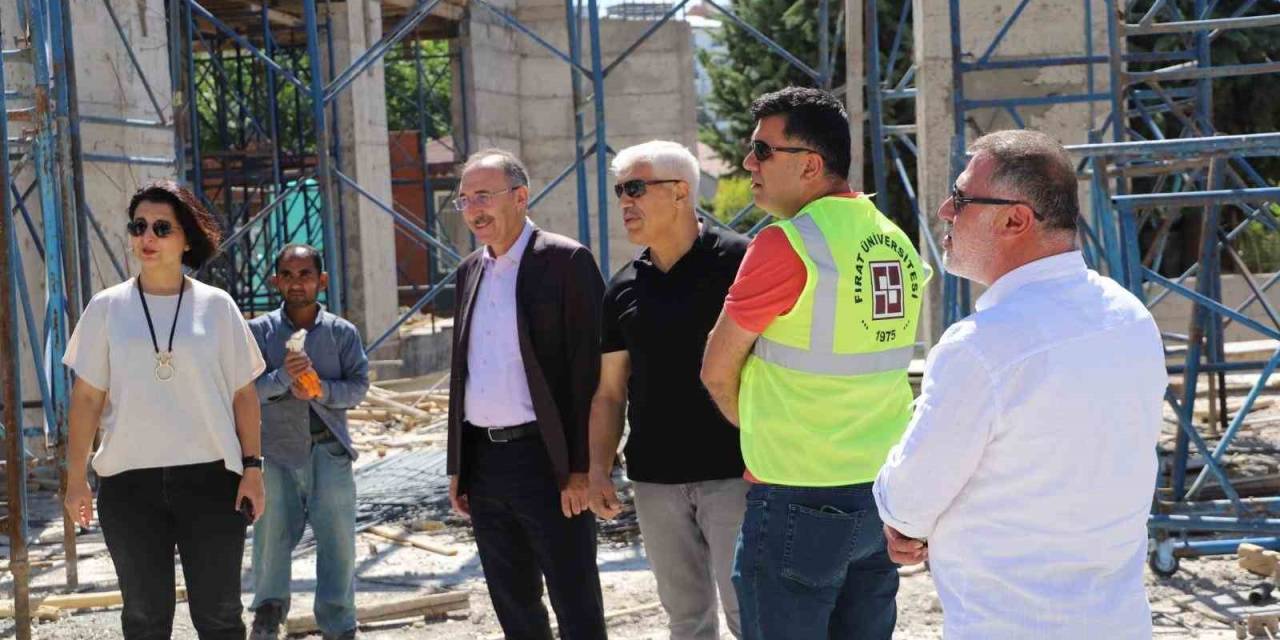 Rektör Göktaş, Merkezi Amfi İnşaatında İncelemelerde Bulundu