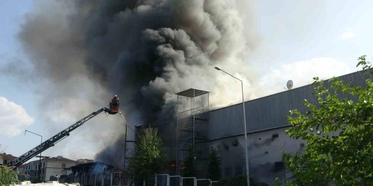 Malatya’da Hırdavat Mağazasında Çıkan Yangın Kontrol Altına Alındı