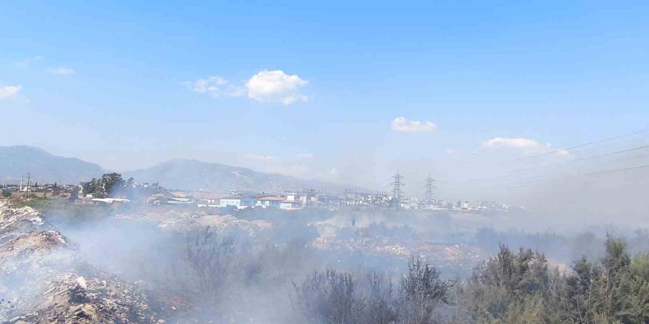 Kanal Kenarında Çıkan Yangın Söndürüldü
