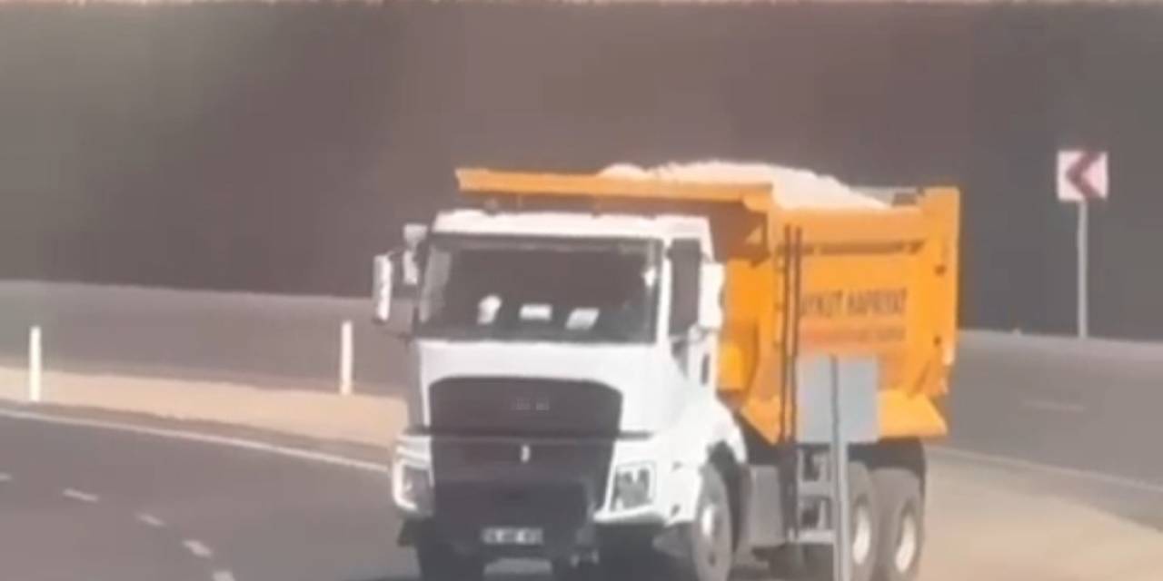 Hafriyat Kamyonu Karşı Şeride Geçerek Trafiği Tehlikeye Attı
