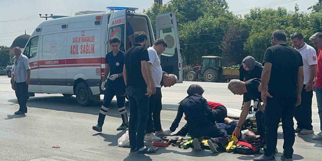 D-100’de Hafif Ticari Araç İle Elektrikli Bisiklet Çarpıştı: 1 Yaralı