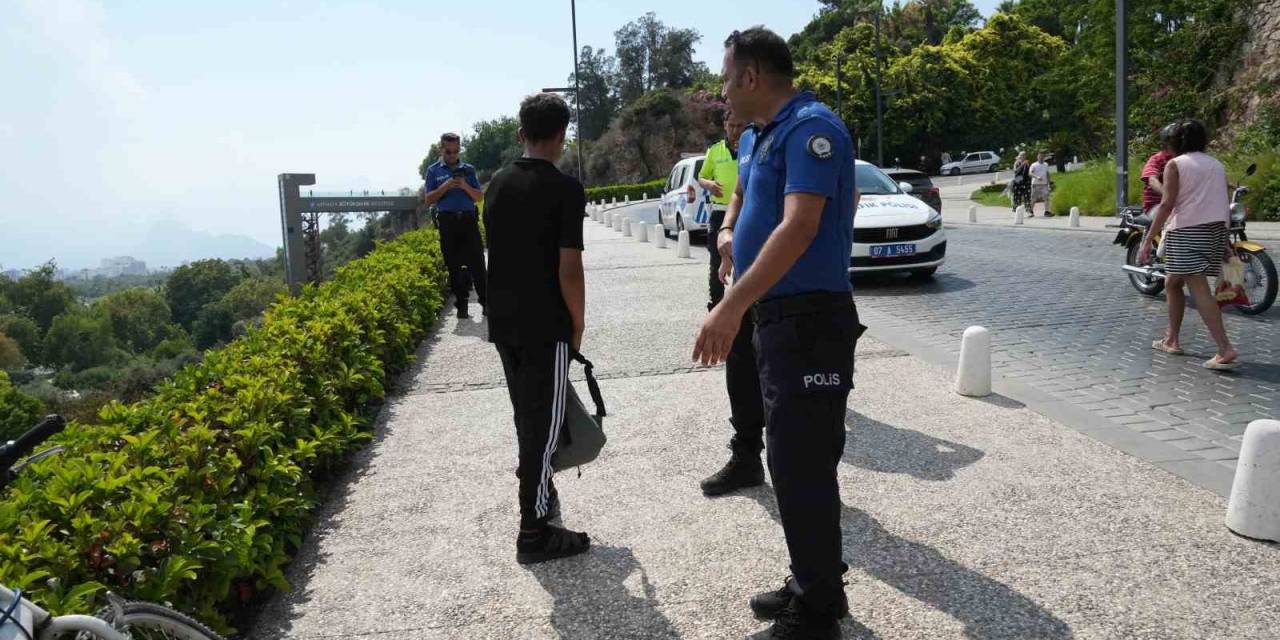 Virajı Alamayan 2 Çocuk Bisikletle 5 Metre Yükseklikteki Varyanttan Çalılıklara Düştü