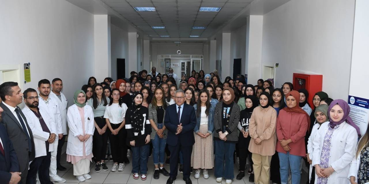 Başkan Büyükkılıç, Üniversite Adaylarını Kayseri’ye Davet Etti