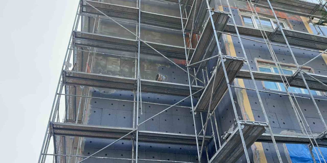 5’inci Kattaki İskeleden Düşen İşçi Hayatını Kaybetti