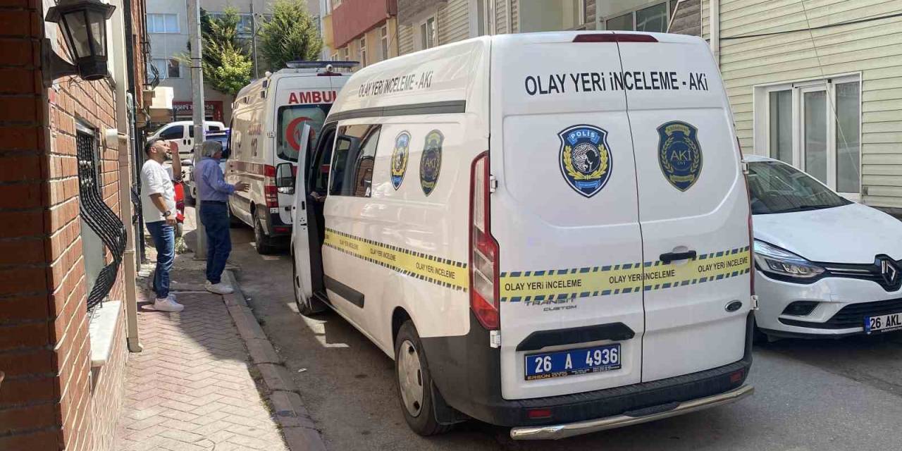 İki Çocuk Babası Adam Evinde Ölü Bulundu