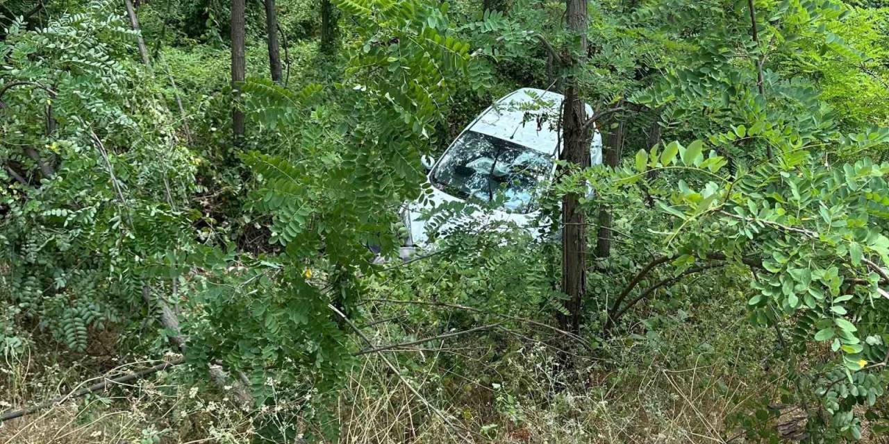 Bursa’da Kontrolden Çıkan Otomobil Şarampole Yuvarlandı