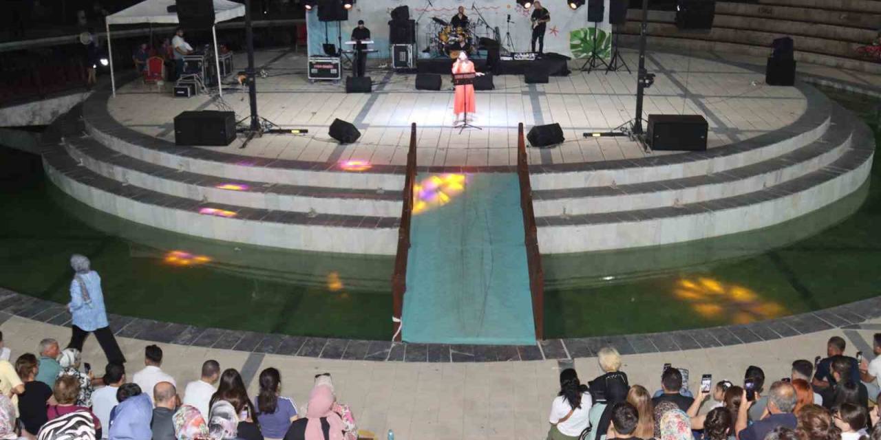 Elazığ Belediyesi Yaz Etkinliklerinde Evin Gençero Sahne Aldı