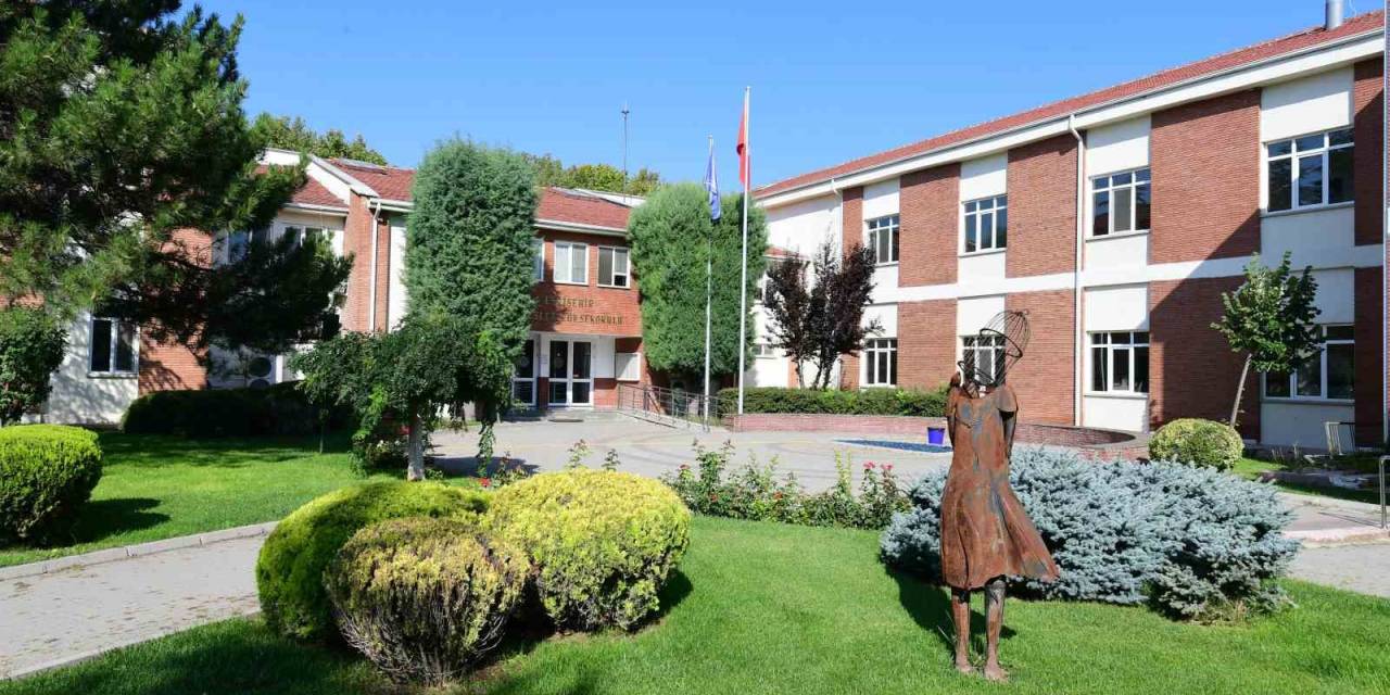 Anadolu Üniversitesi Emyo Mezun İstihdamında Başı Çekiyor
