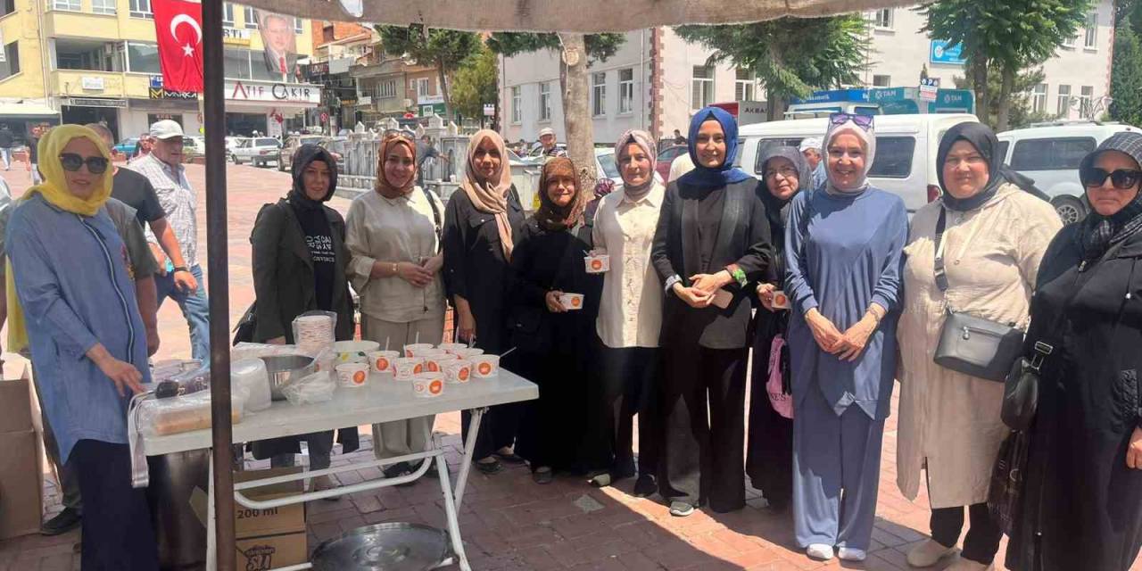 Ak Parti Tavşanlı İlçe Teşkilatı’ndan Aşure İkramı