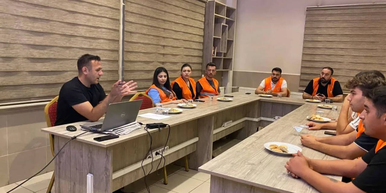 Saimbeyli’de Gönüllülere Orman Yangınlarına Karşı Eğitim Verildi