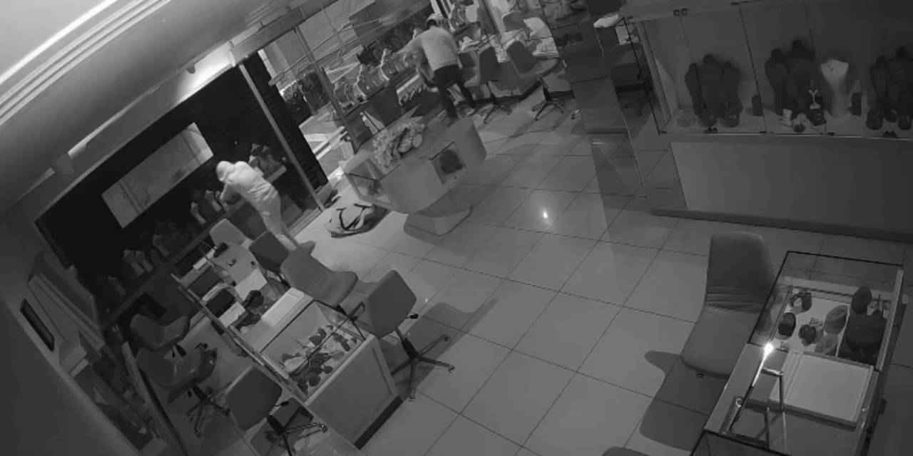 Fatih’te Şüpheliler Kuyumcudan 600 Bin Dolar Değerinde Ziynet Eşyası Çaldı