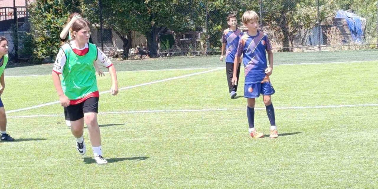 Bozüyük’te Kızlar Ve Erkekler Futbol Turnuvası Sona Erdi
