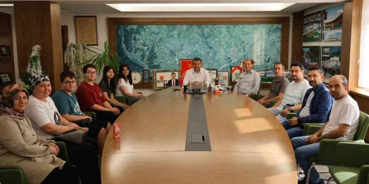 Gediz’in Lgs Gururları Başkan Akel Tarafından Ödüllendirildi