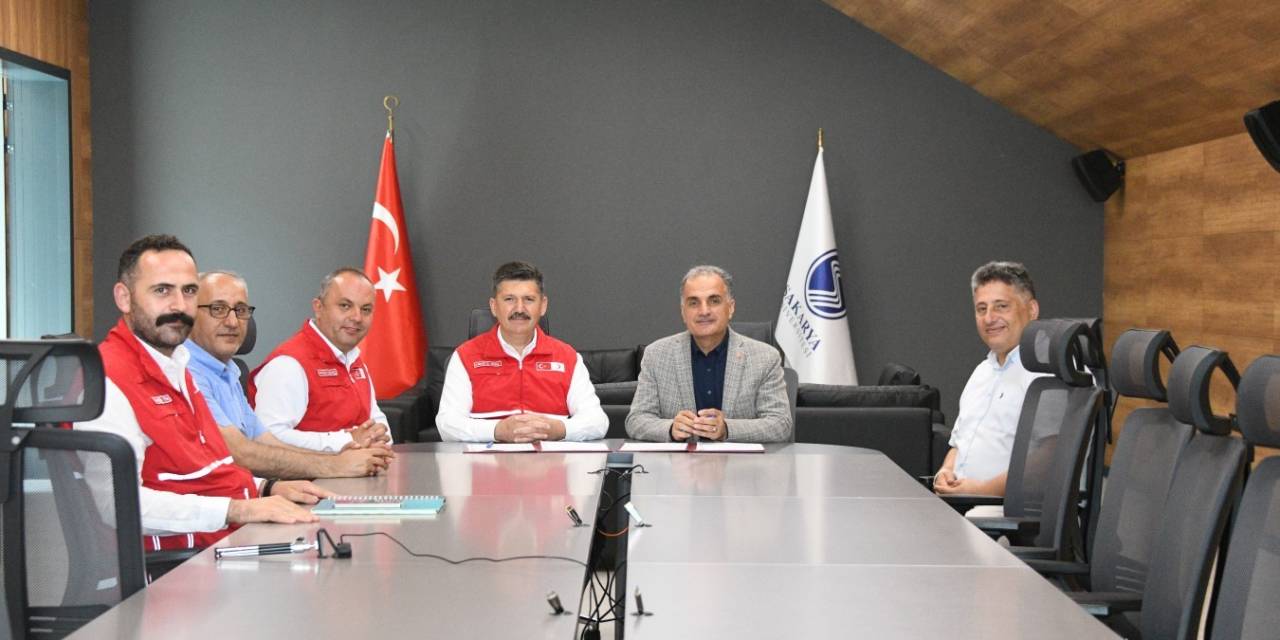 Sakarya Üniversitesi İle Kızılay Arasında Afet Eğitimi Protokolü