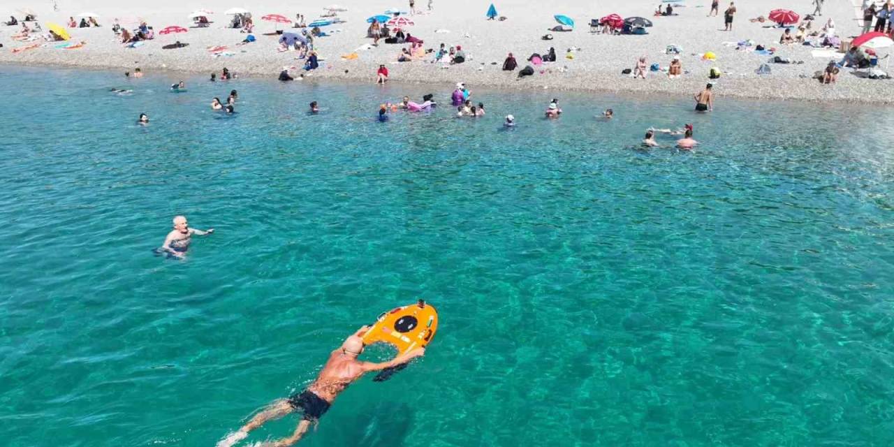 Konyaaltı Sahili’nde İnsansız Robot Cankurtaran İş Başında