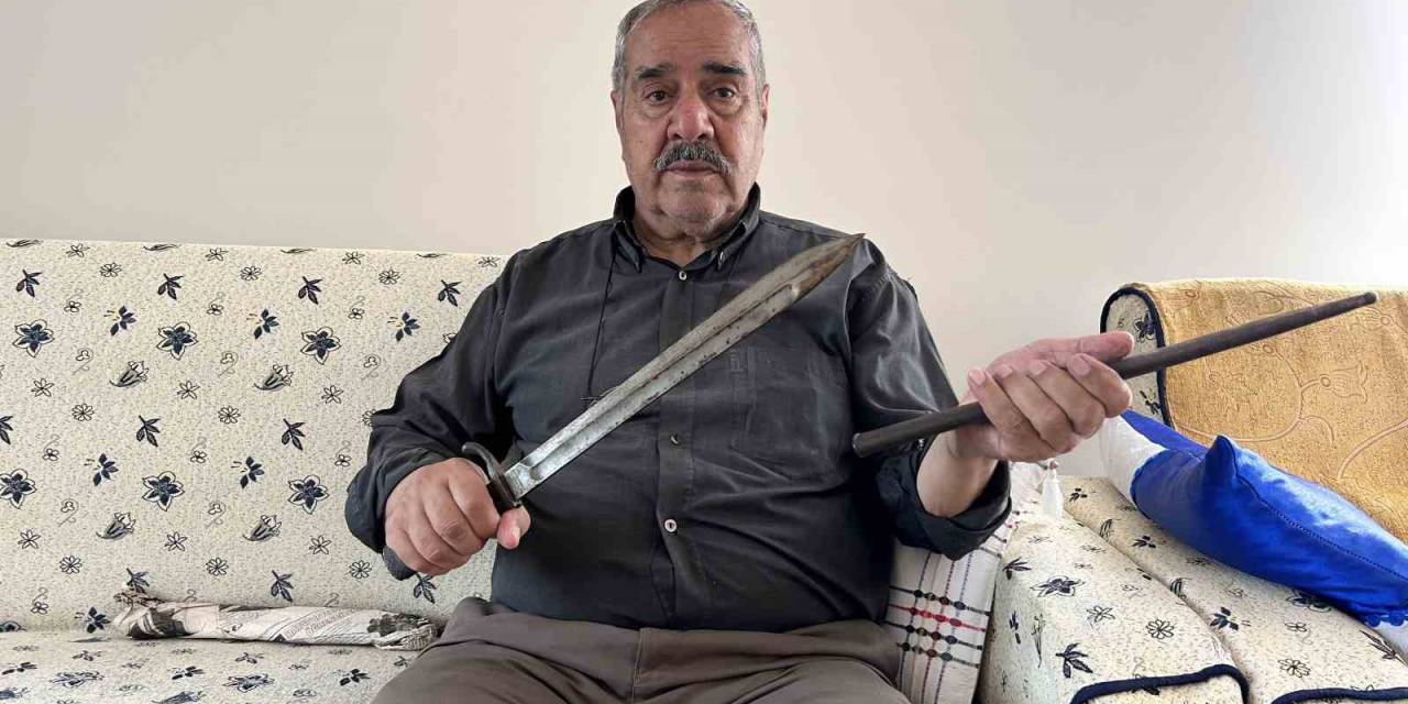 Dedesinin Savaşta, Hayatta Kalmak İçin Kullandığı 170 Yıllık Süngüyü Torunlarına Miras Bırakacak