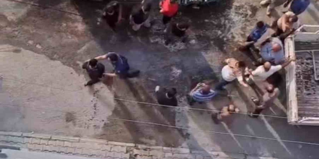Korku Dolu Anlar: Yumrukların Havada Uçuştuğu Kavgayı Polis Ayırdı