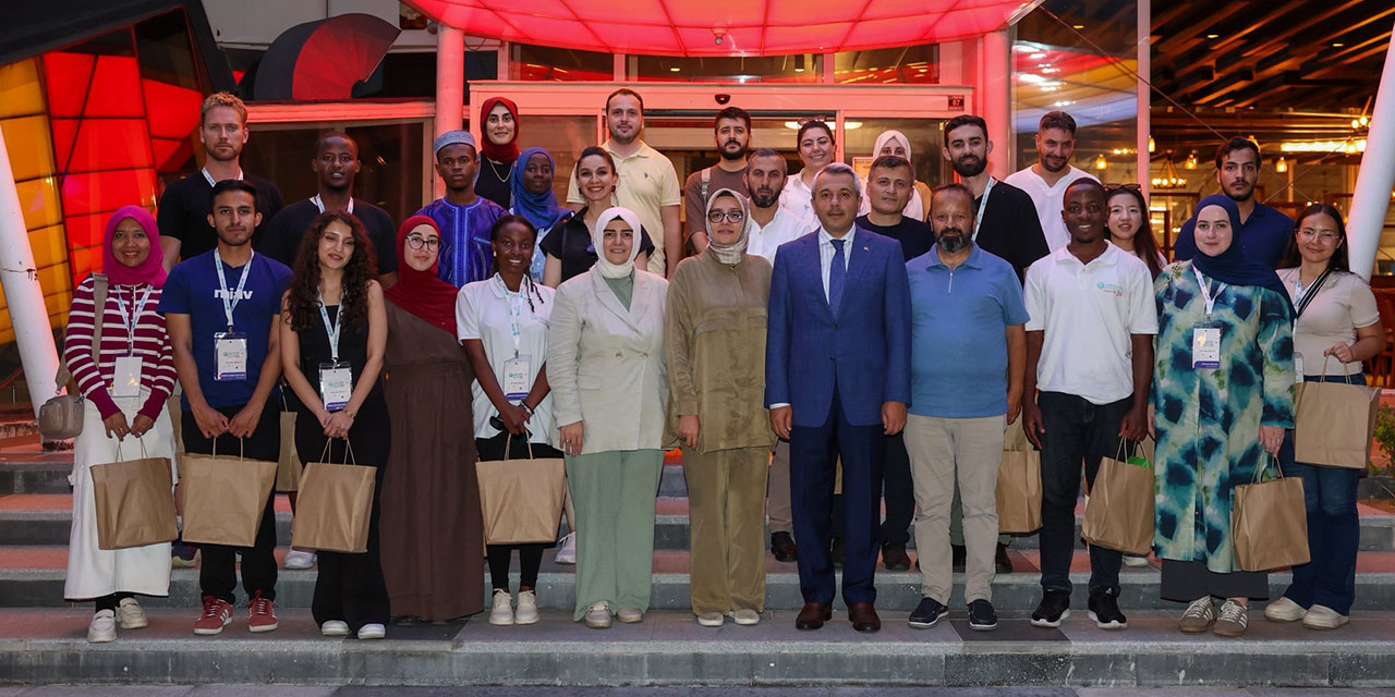 Yunus Emre Enstitüsü Yaz Okulu Öğrencileri Rize'de Misafir Edildi